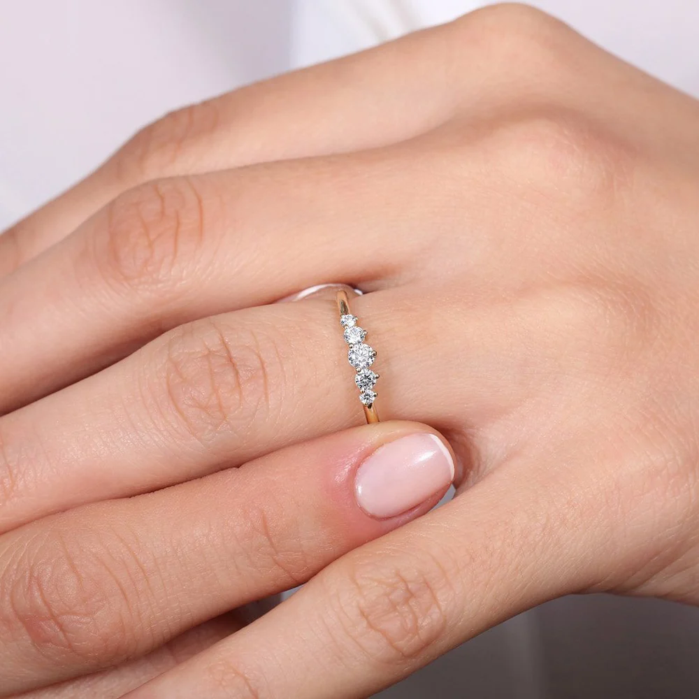 14K Gold 5 Stone Graduating Diamond Wedding Ring - Image 4