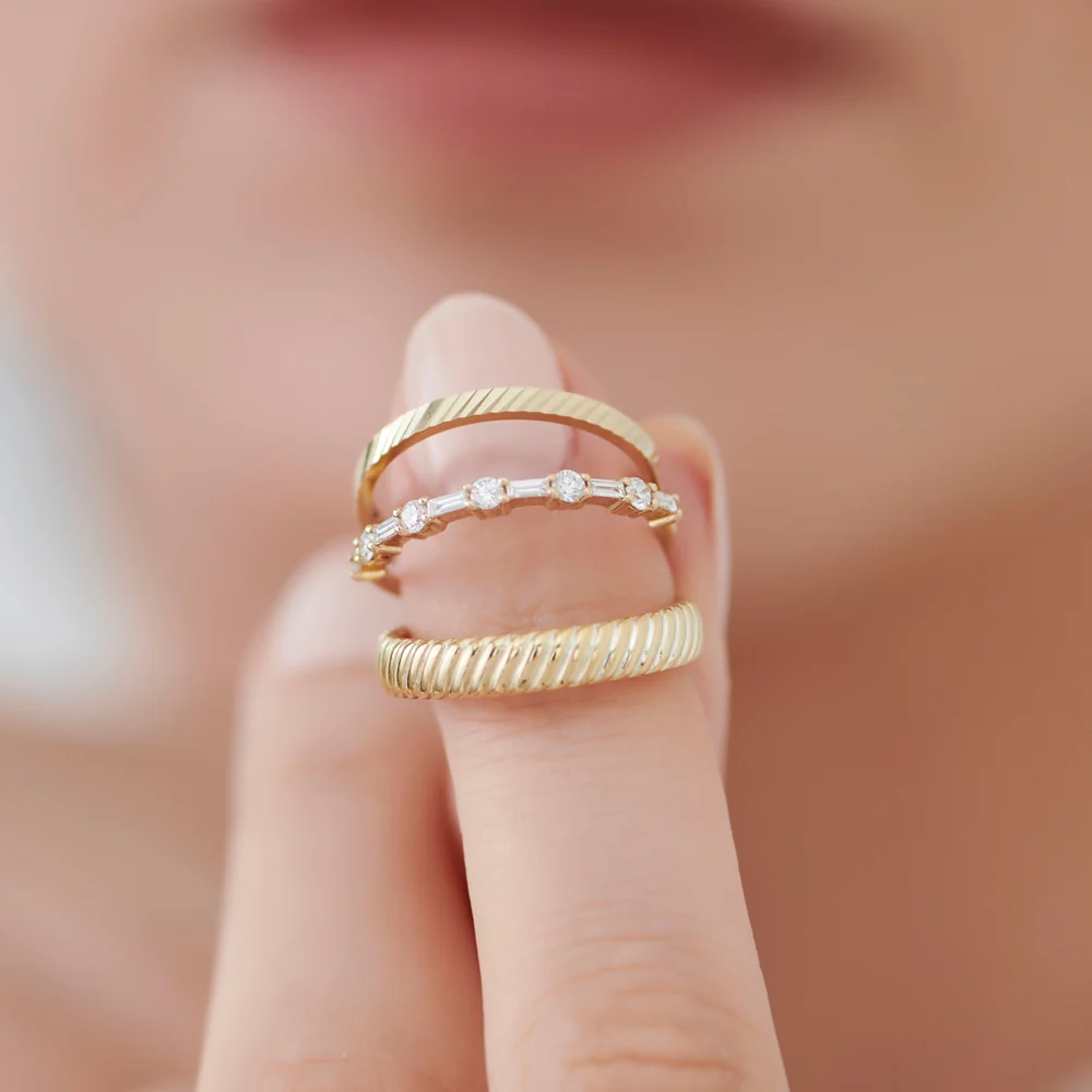 14k Baguette and Round Diamond Alternating Ring - Image 4