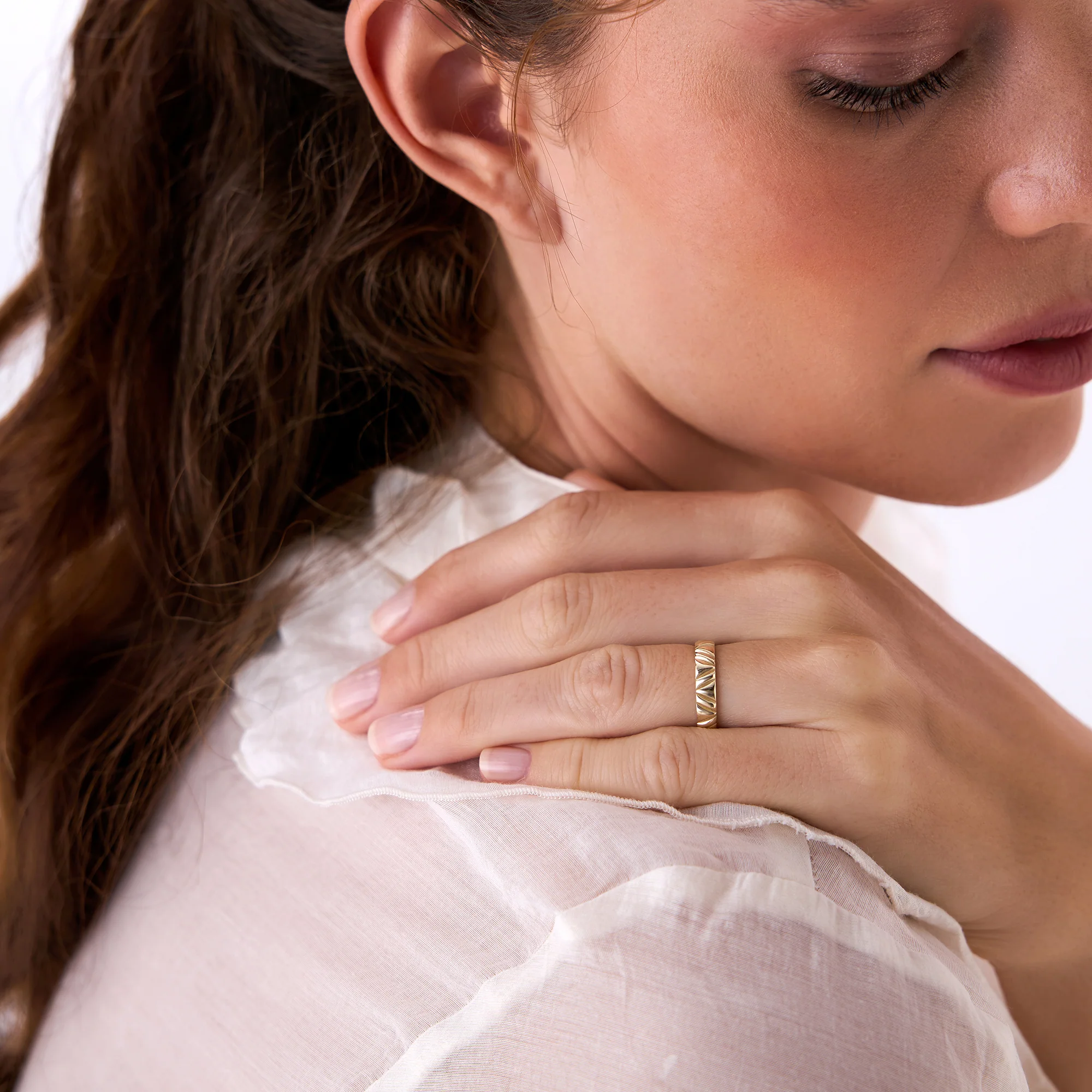 14K Engraved Chevron Band Ring - Image 10