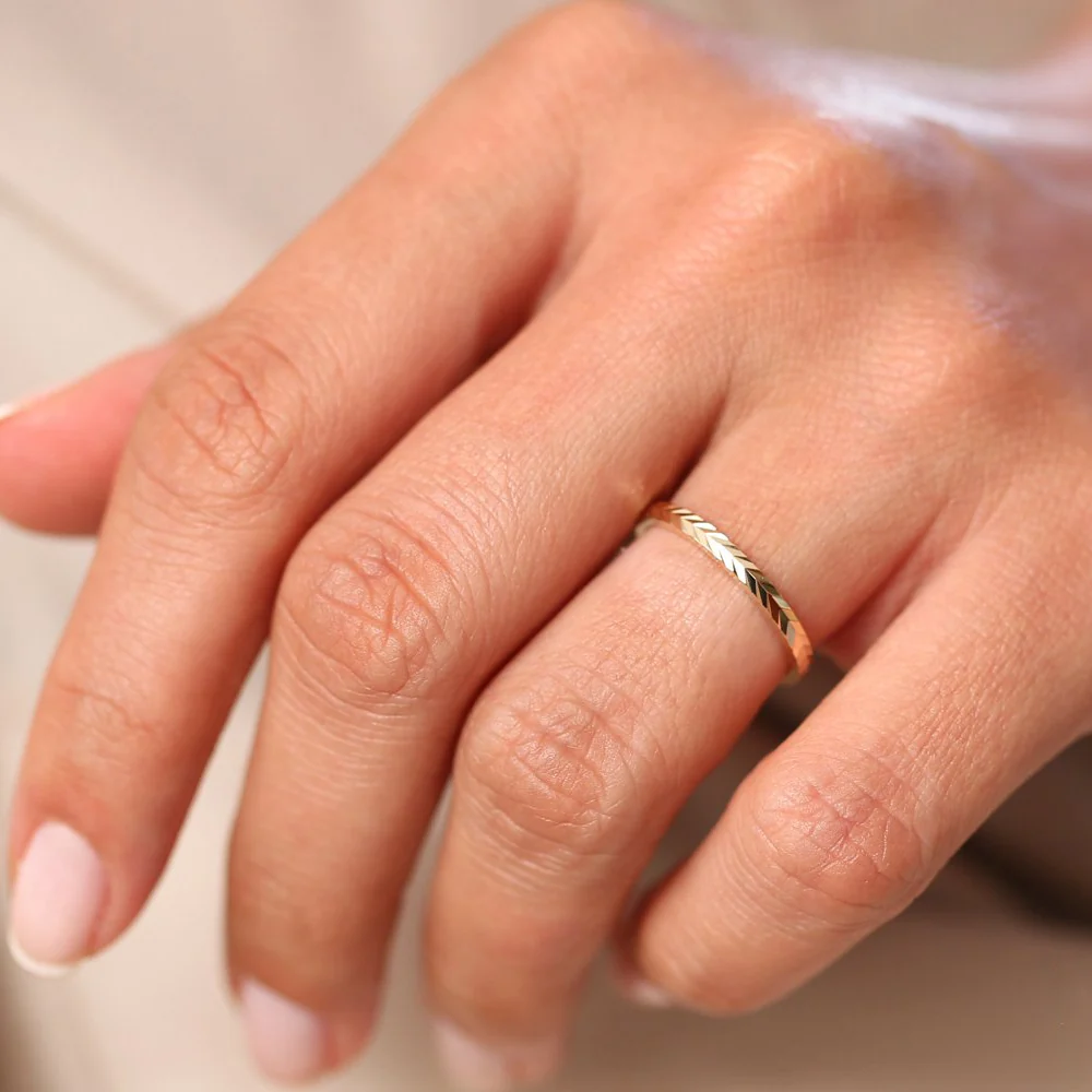14K Gold Chevron Herringbone Eternity Cut Ring - Image 4
