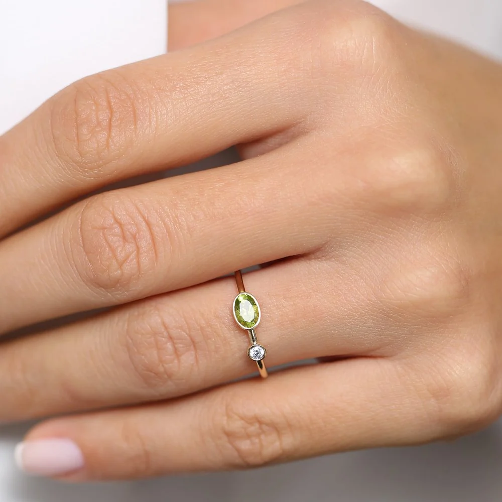 14k Gold Oval Peridot  and Diamond Ring - Image 6