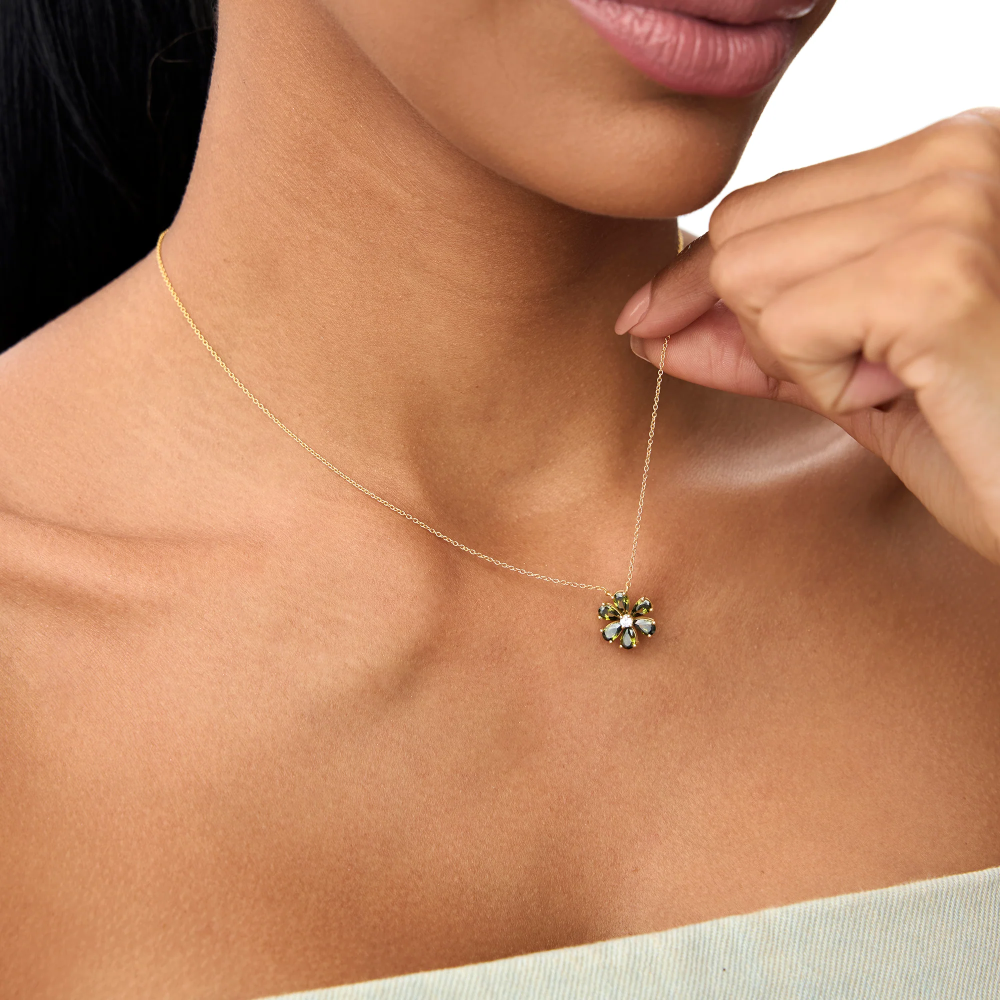 14K Gold Peridot Flower Necklace - Image 2