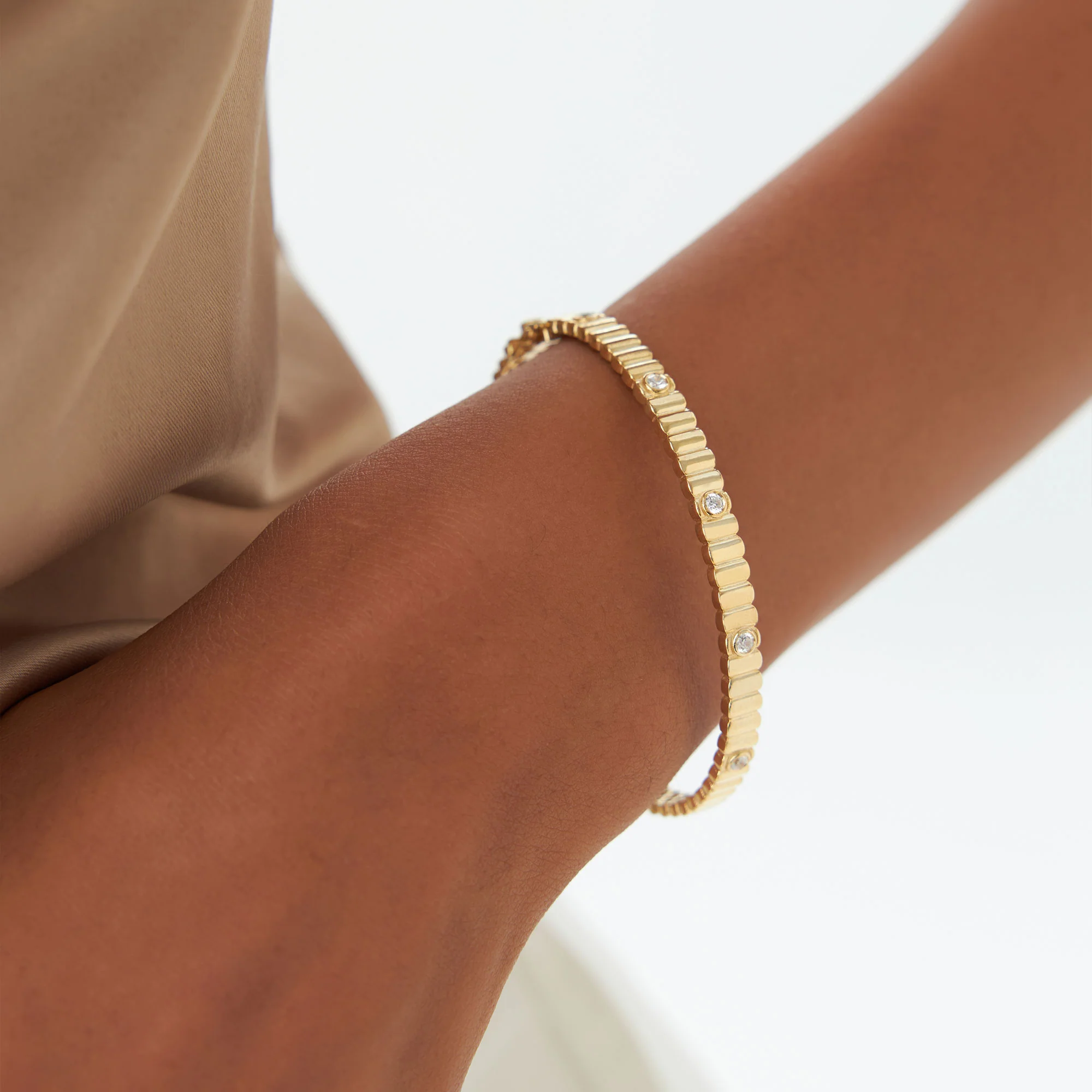14k Gold Ribbed Diamond Bangle Bracelet - Image 4
