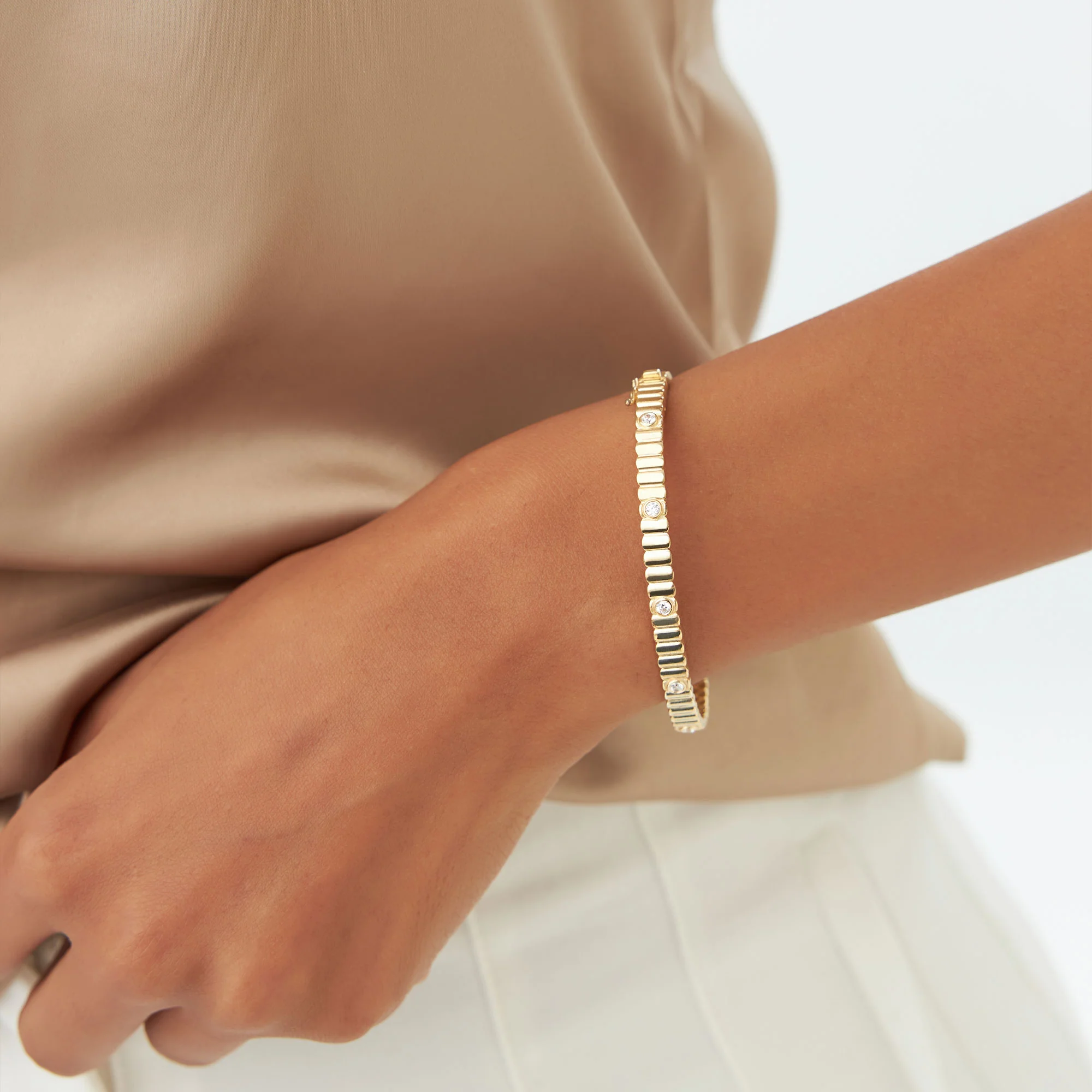 14k Gold Ribbed Diamond Bangle Bracelet - Image 5