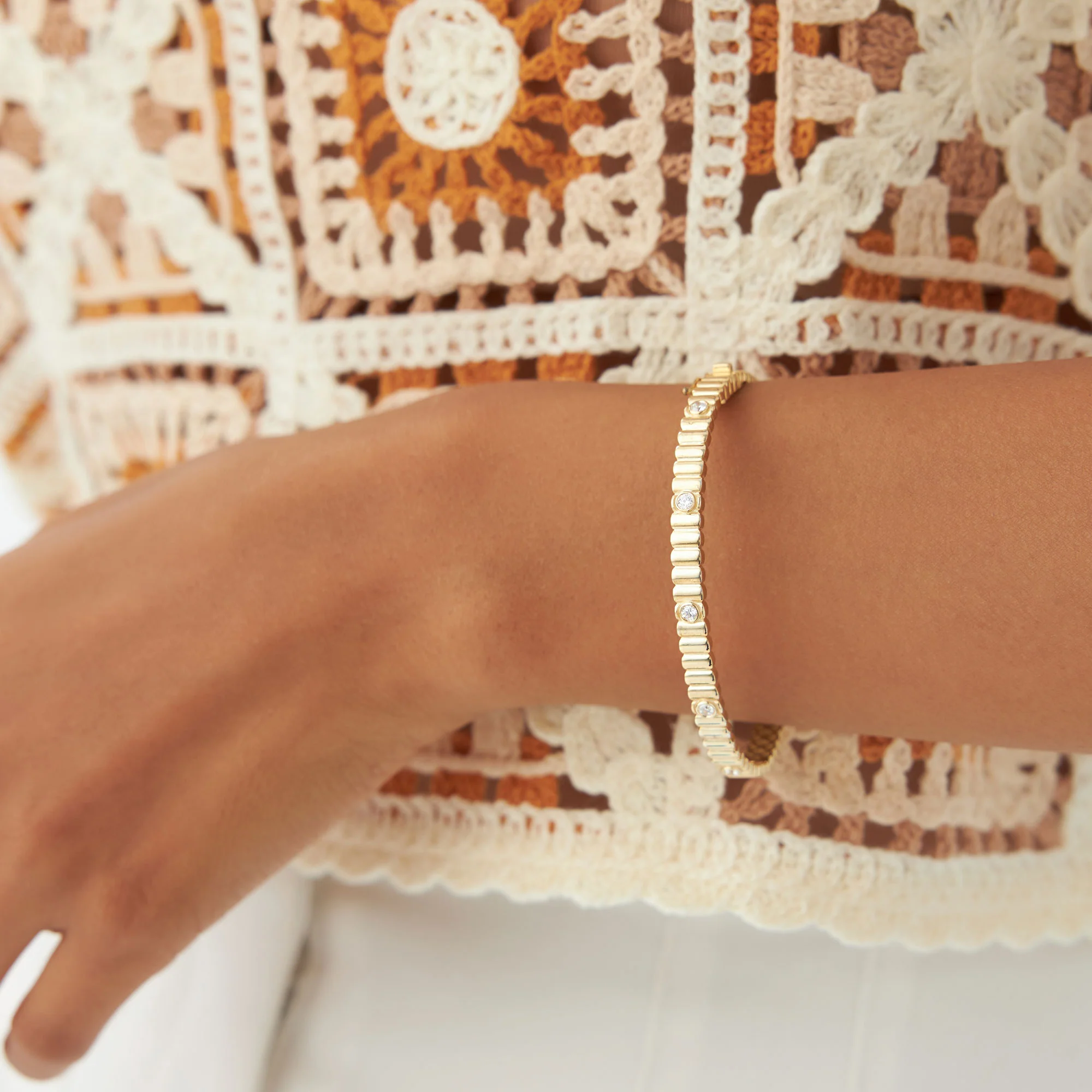 14k Gold Ribbed Diamond Bangle Bracelet - Image 7