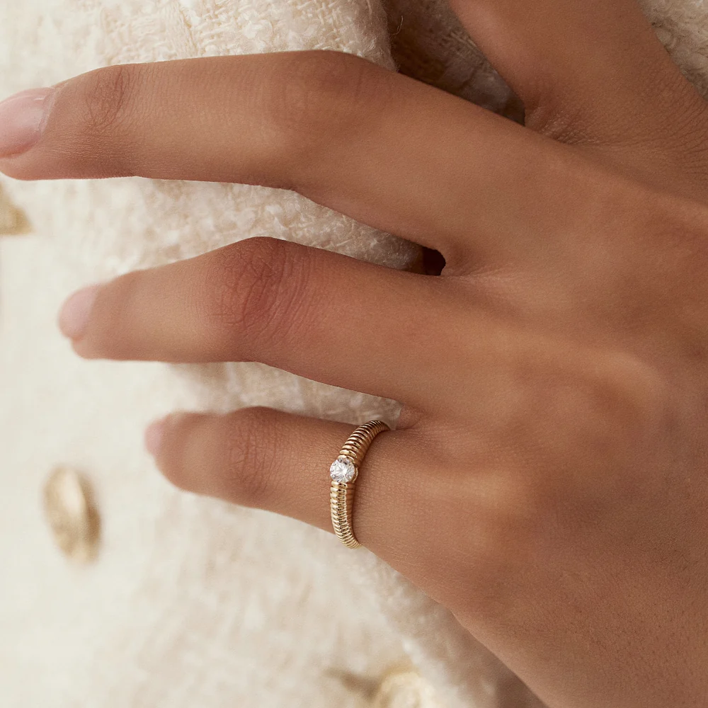 14k Gold Ribbed Gold Solitaire Diamond Ring - Image 2