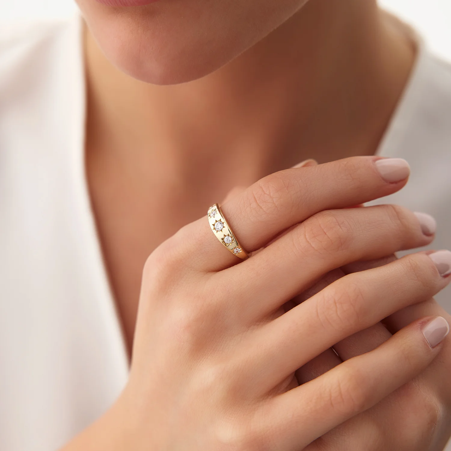 14k Gold Star Setting Graduating Diamond Statement Ring - Image 3