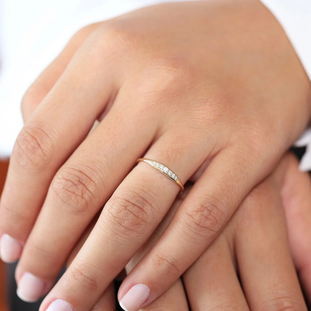 14k Graduating Diamond Wedding Band - Image 3