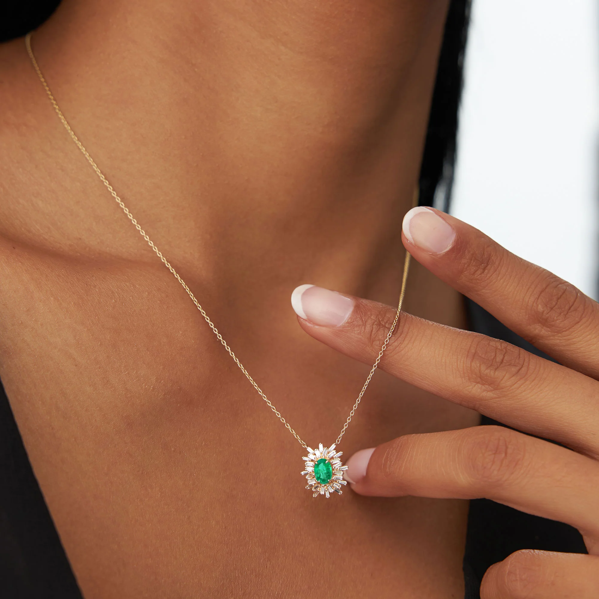 14k Oval Shape Emerald Necklace with Ballerina Baguettes - Image 2