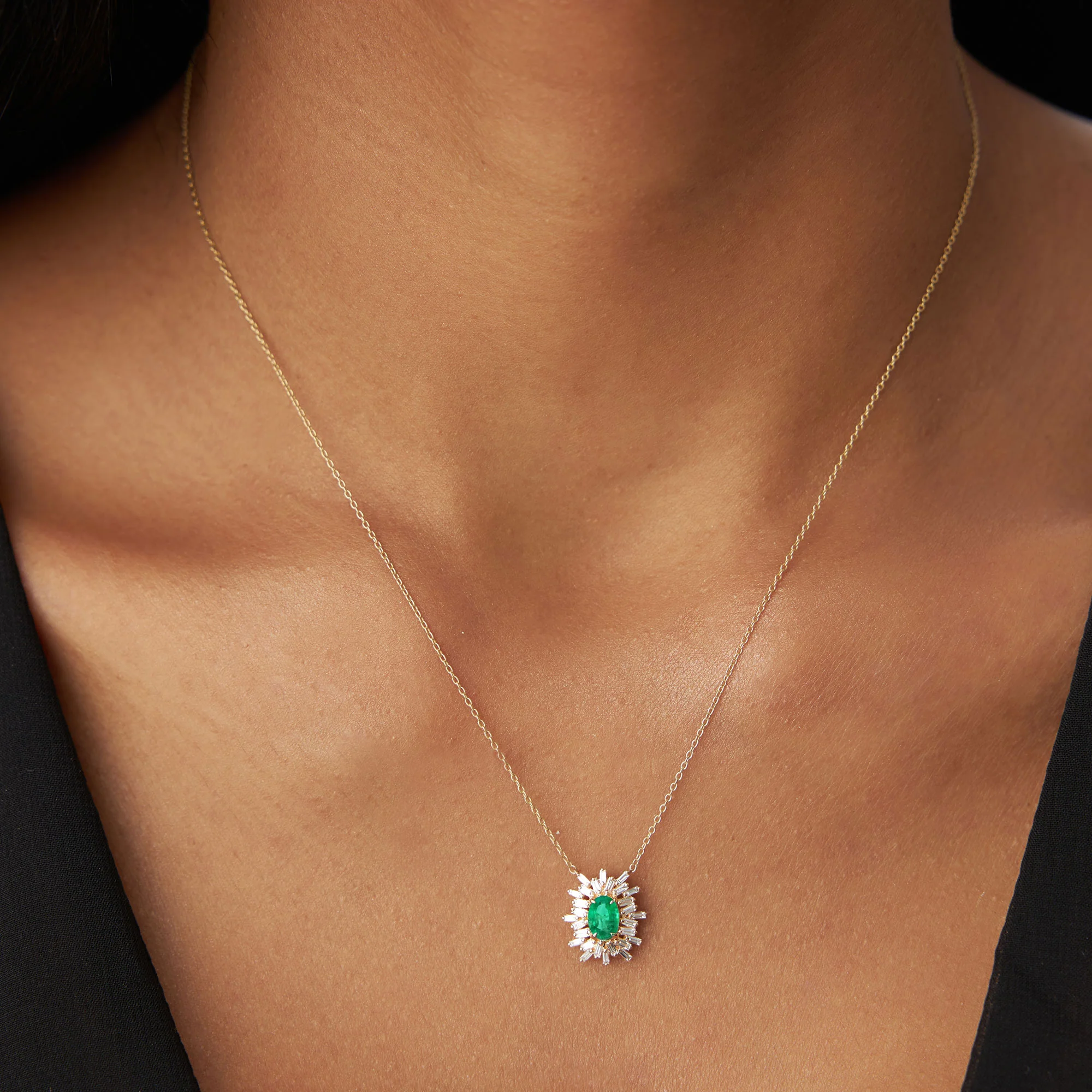 14k Oval Shape Emerald Necklace with Ballerina Baguettes - Image 4
