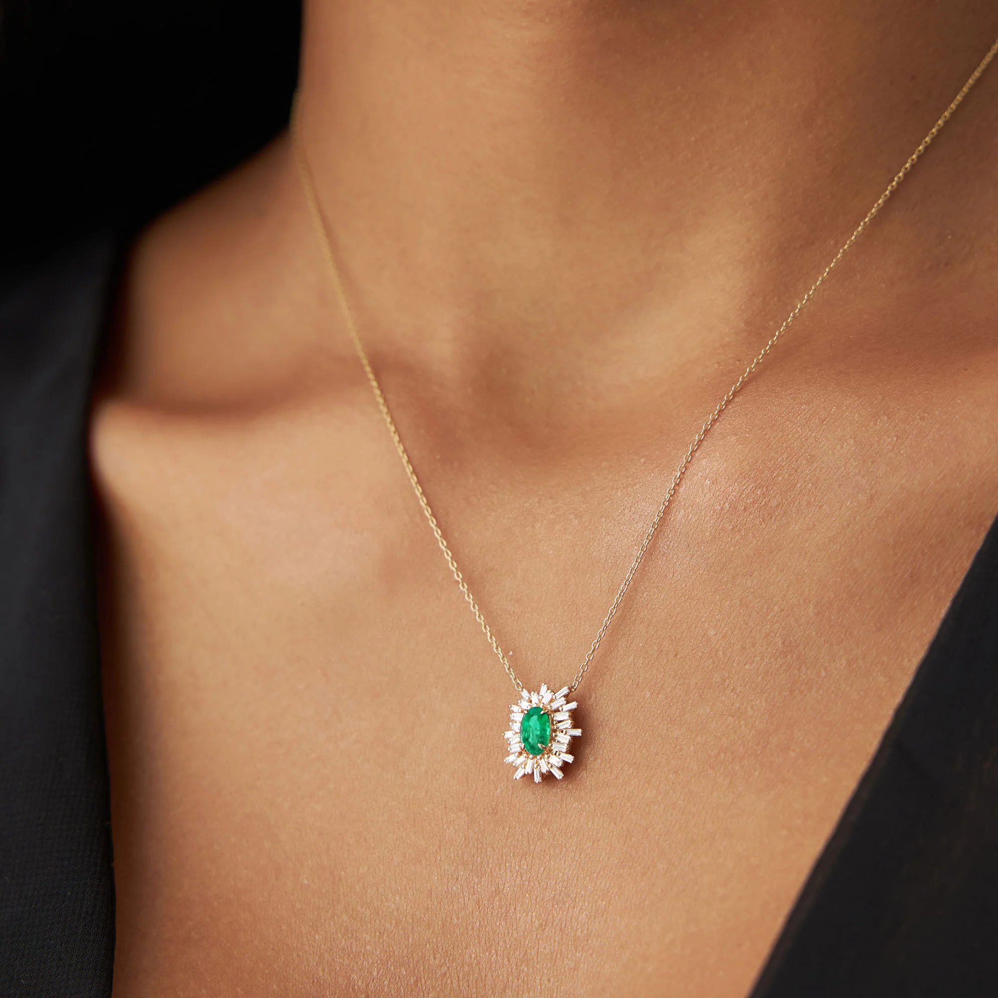 14k Oval Shape Emerald Necklace with Ballerina Baguettes - Image 5
