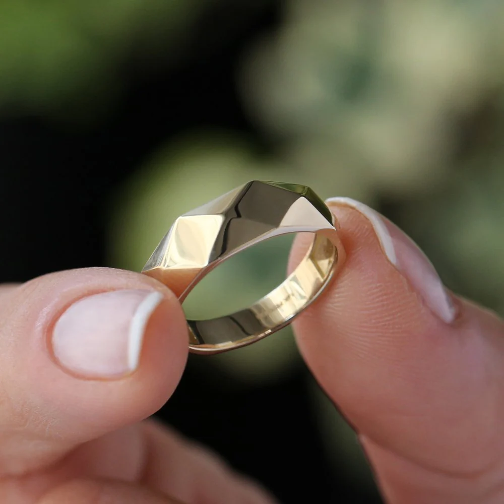 14k Pattern Bold Statement Ring - Image 2