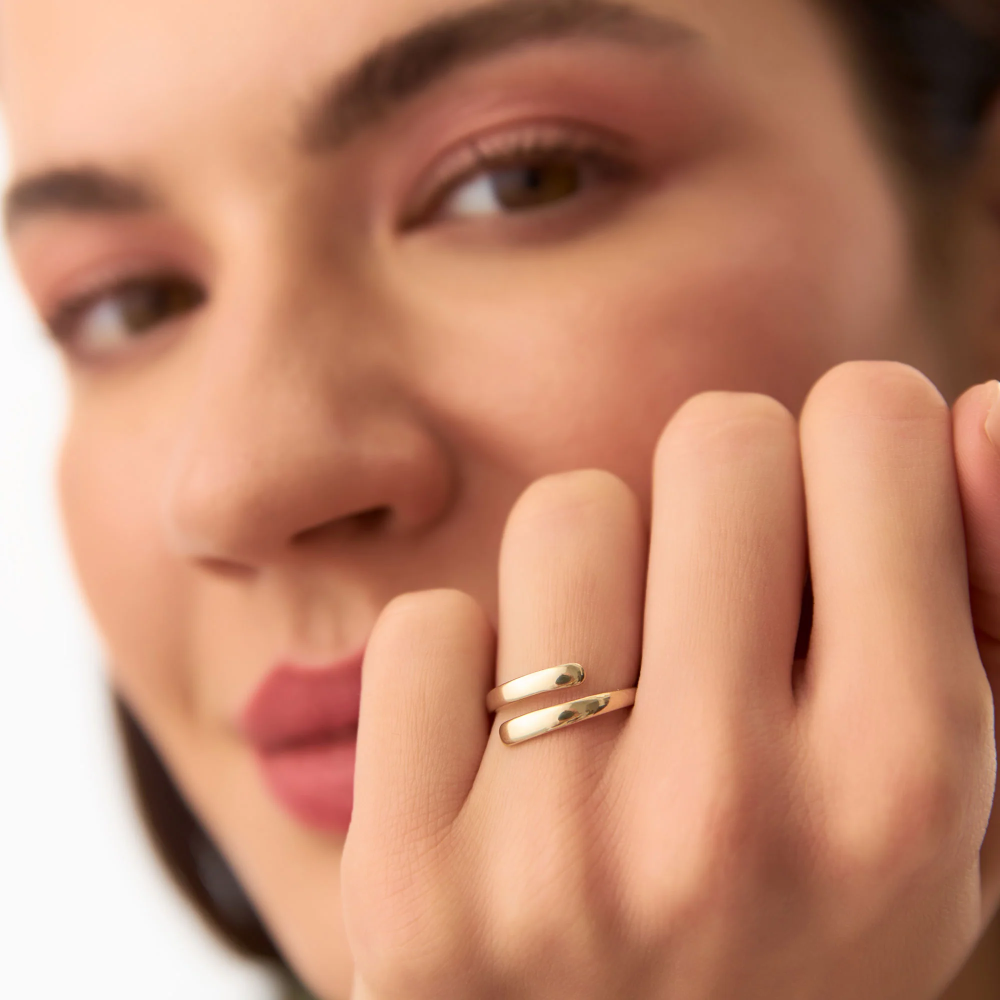 14K Plain Gold Crossover Ring - Image 3