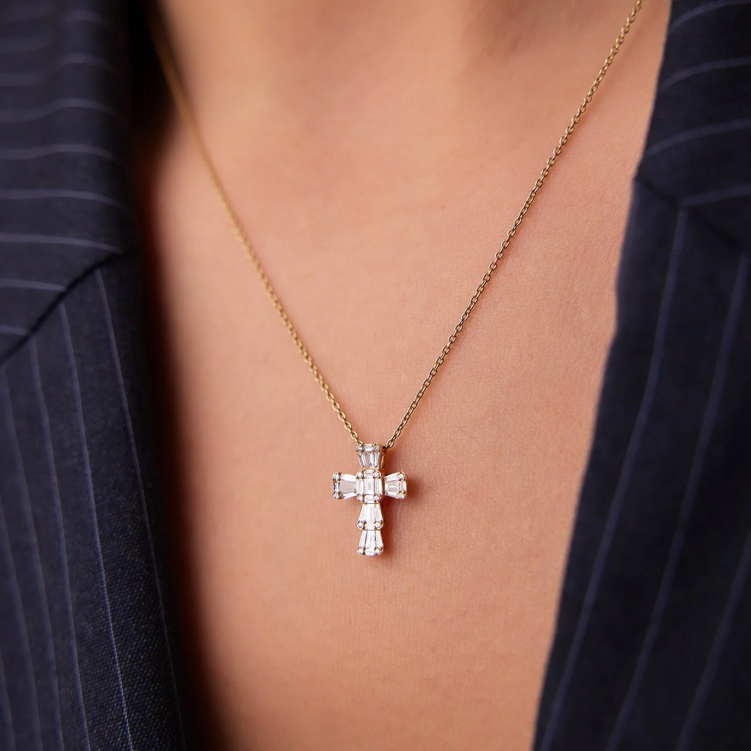 14k Rose Illusion Setting Baguette Diamond Cross - Image 3