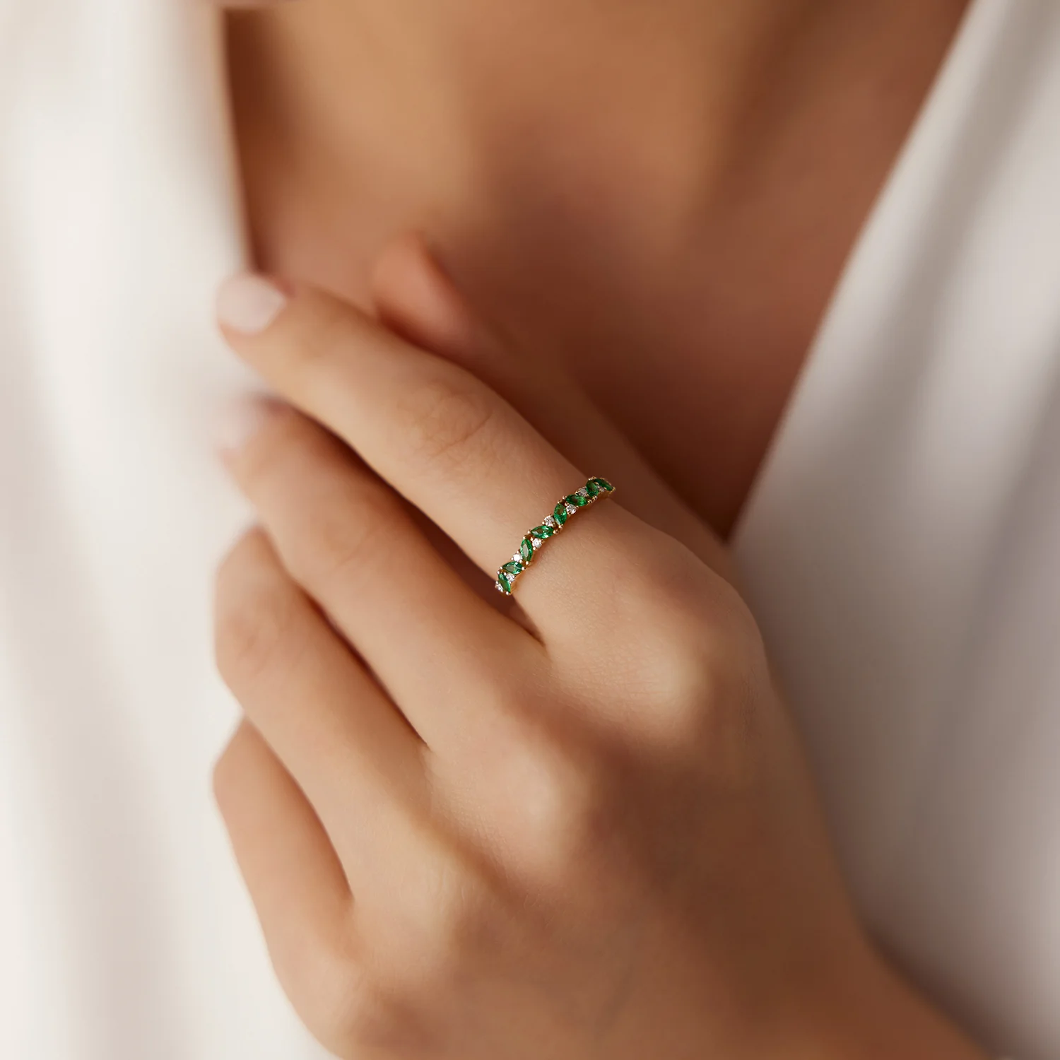 14k Slanted Emerald and Round Diamond Ring - Image 3