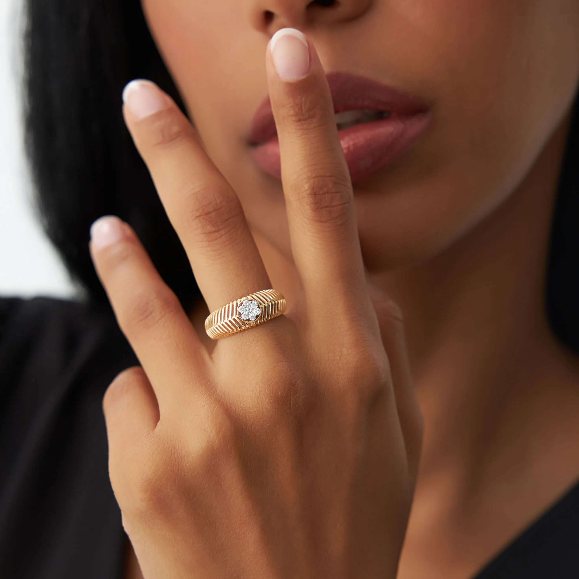 14k Unique Ribbed Illusion Setting Diamond Ring - Image 2