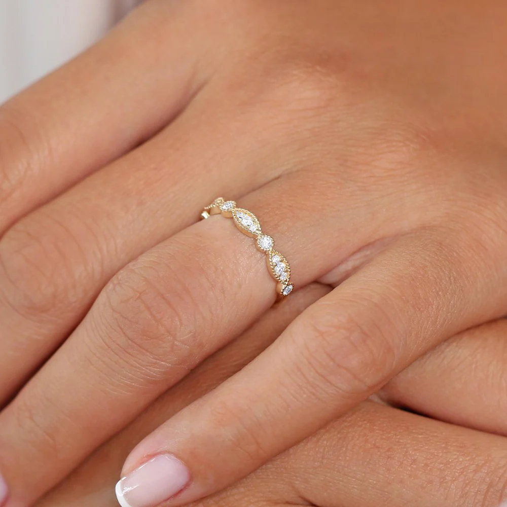 14K Gold Vintage Style Diamond Wedding Ring - Image 3
