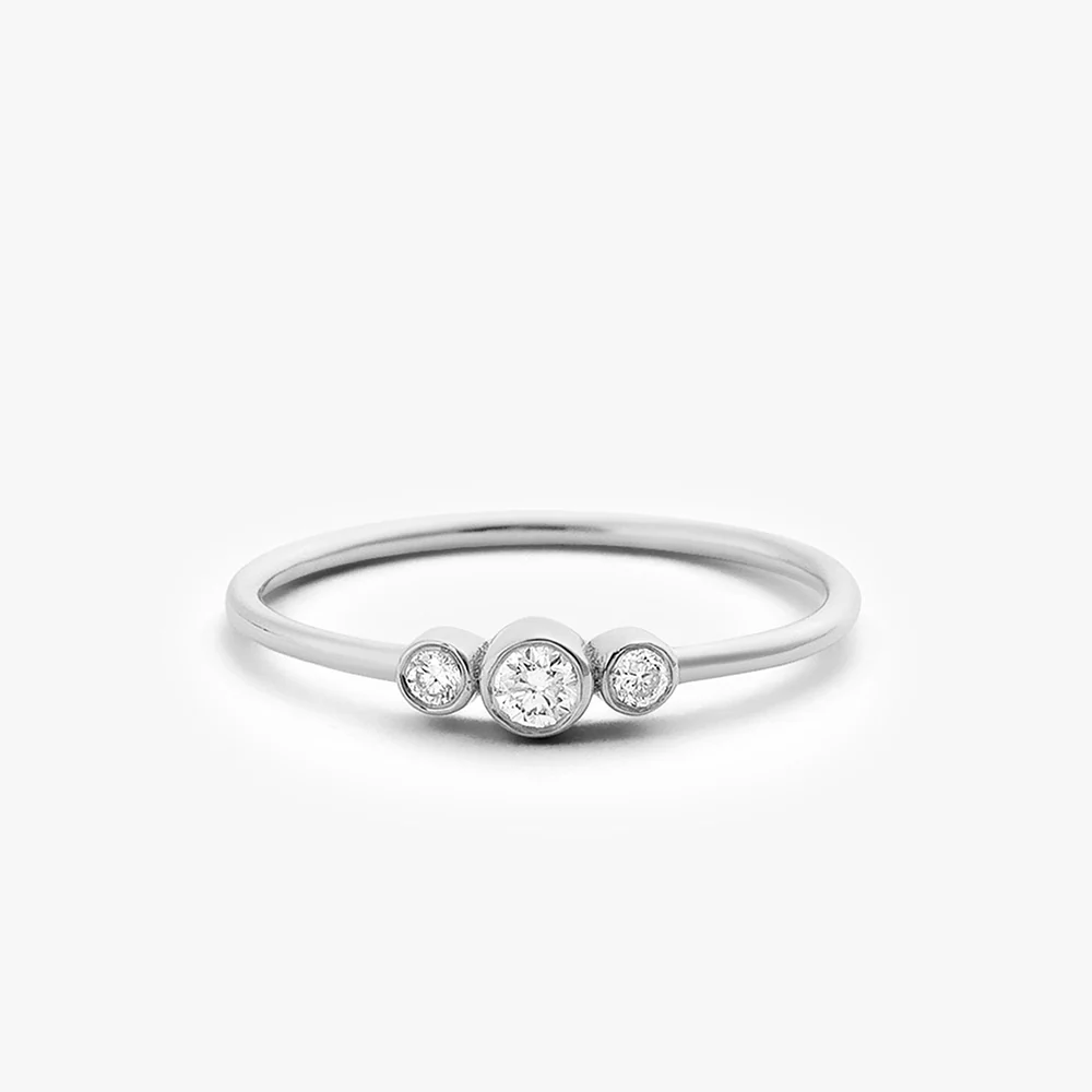 14K Three Stone Diamond Ring - Image 5